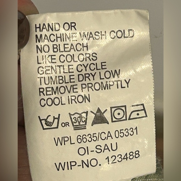 Woolrich blouse with 3/4 roll-tab sleeves and a floral or vine-like pattern.2XL - Picture 12 of 13